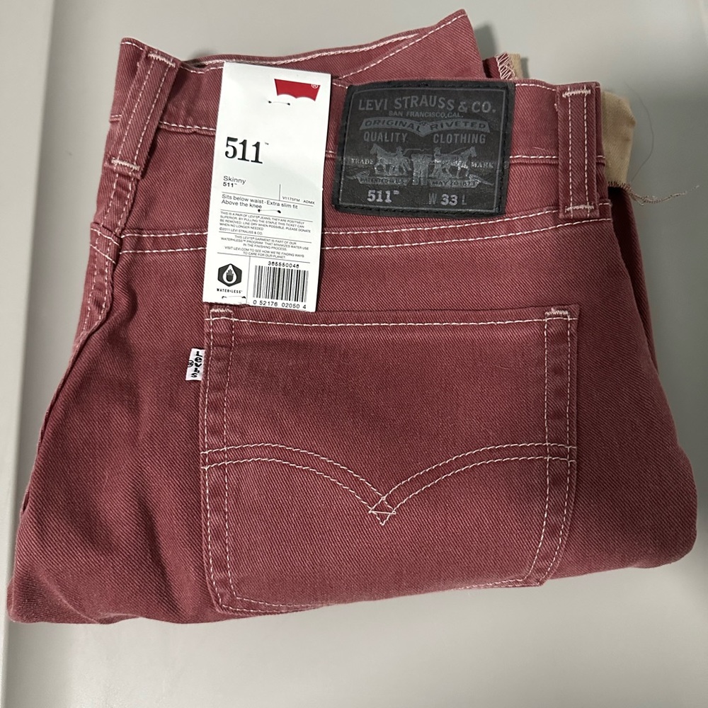 Levi skinny 511 red shorts 33W NWT